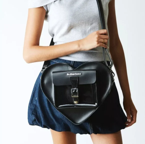 SOLD NWOT Doc Marten's Kiev Leather Heart Bag - Picture 6 of 16